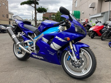 YZF-R1